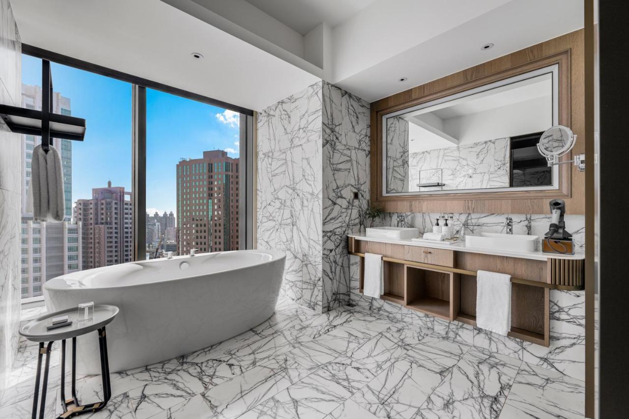Intercontinental Kaohsiung By Ihg Hotel Exterior photo Bathroom