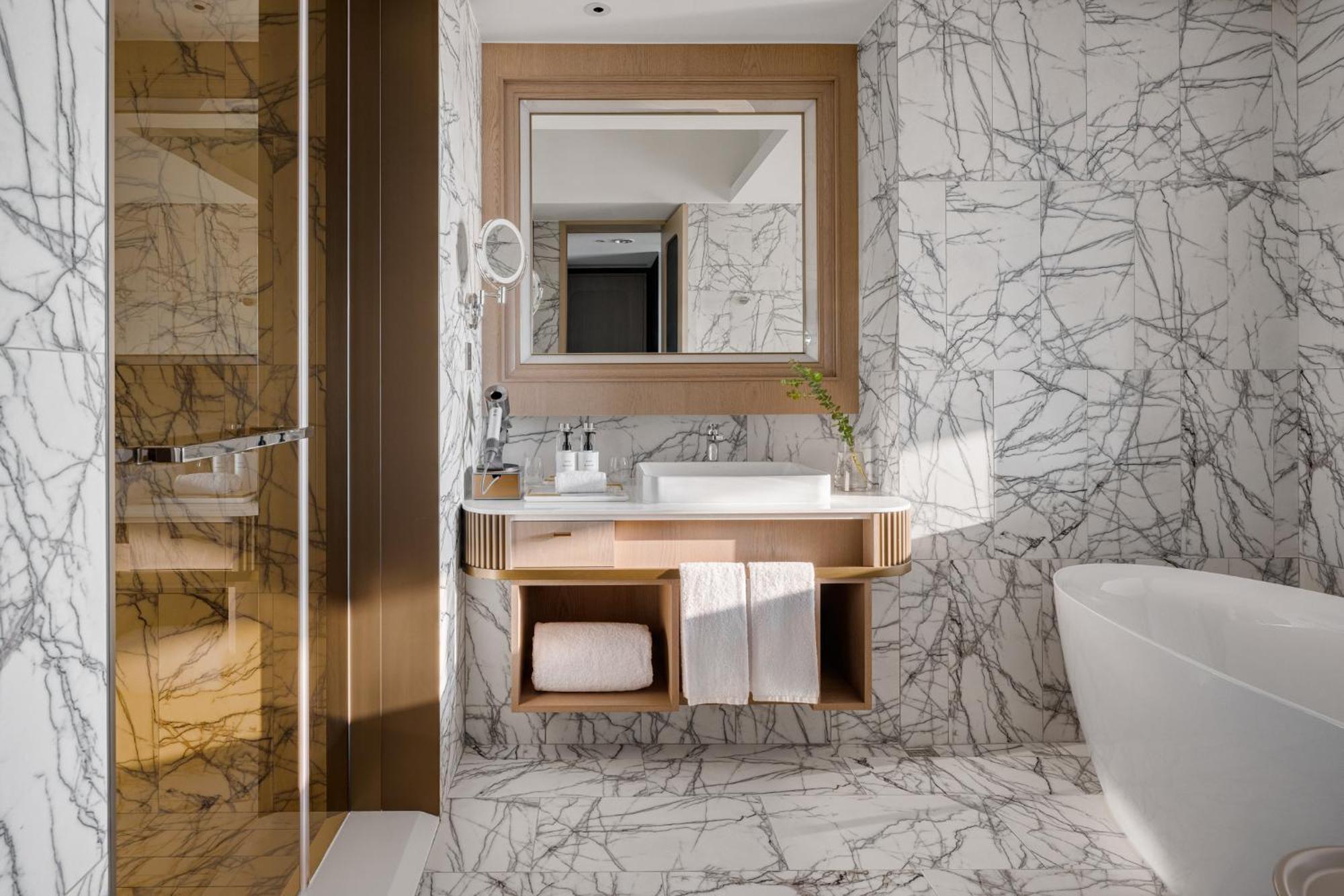 Intercontinental Kaohsiung By Ihg Hotel Exterior photo Bathroom