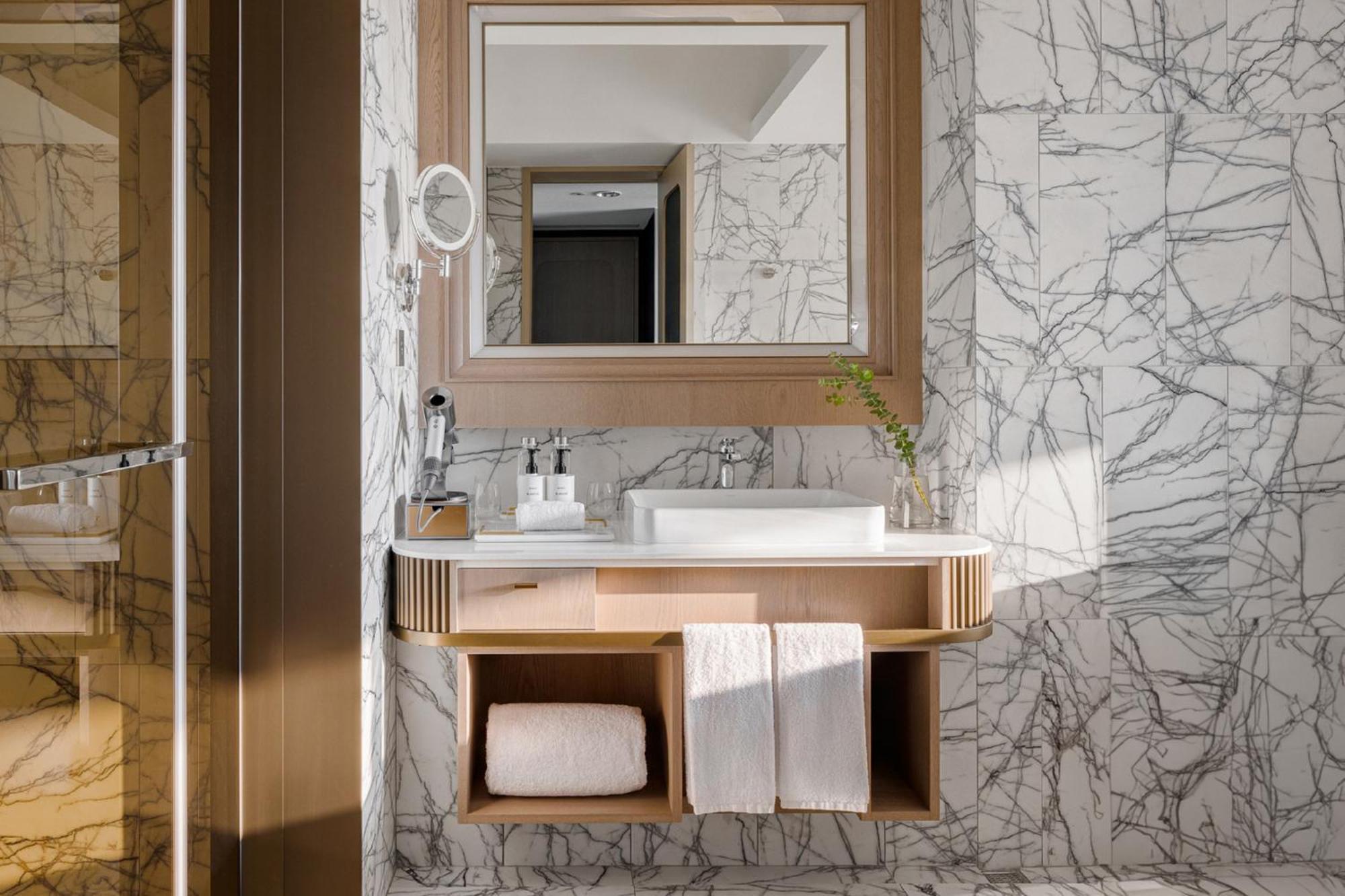 Intercontinental Kaohsiung By Ihg Hotel Exterior photo Bathroom