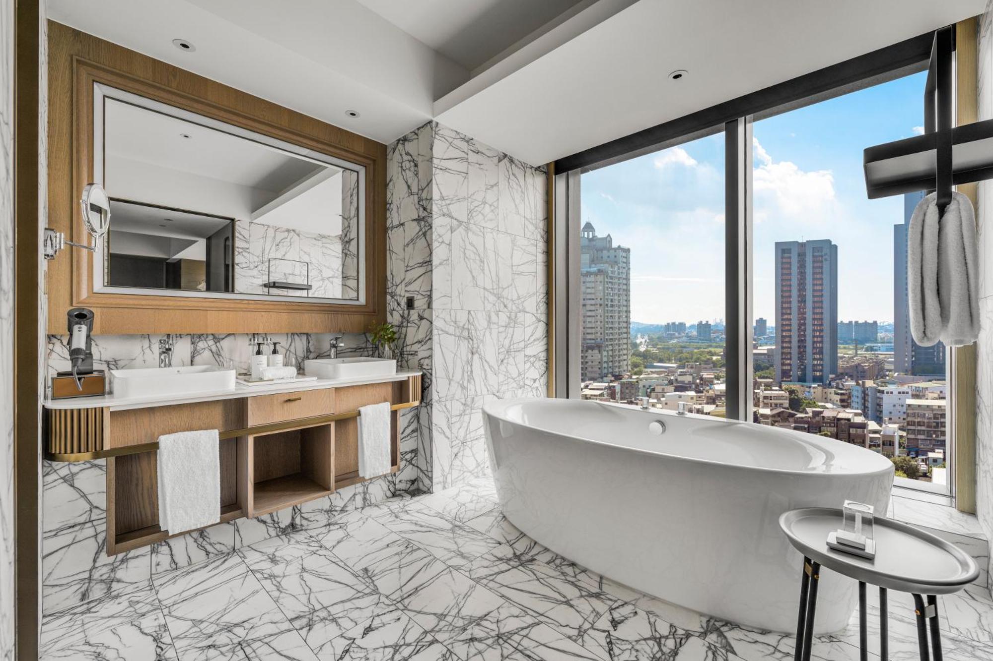 Intercontinental Kaohsiung By Ihg Hotel Room photo Bathroom