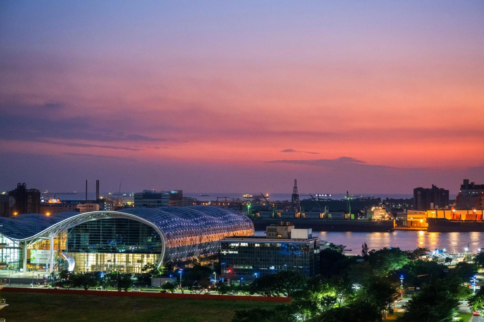 Intercontinental Kaohsiung By Ihg Hotel Exterior photo View of the city