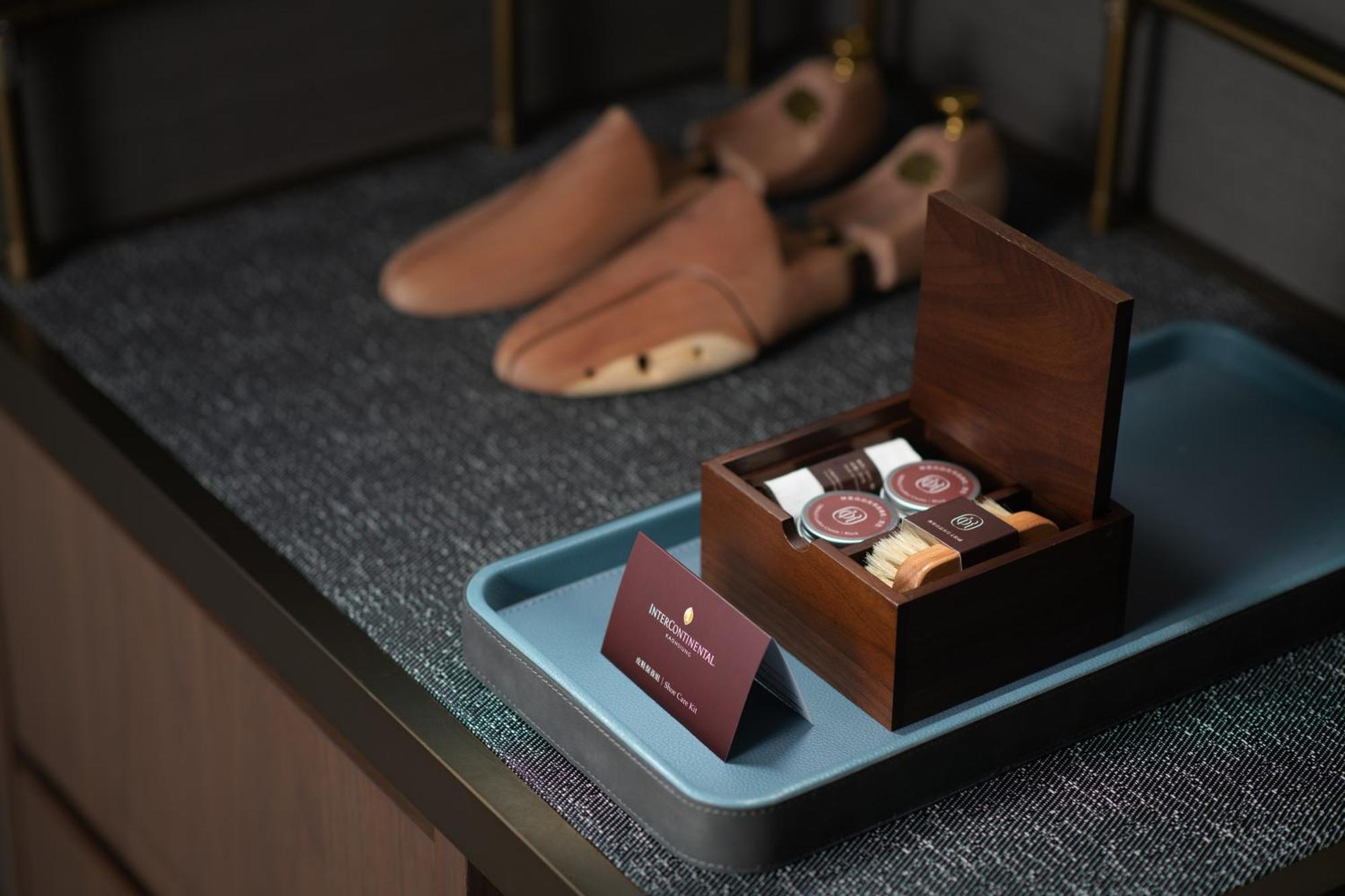 Intercontinental Kaohsiung By Ihg Hotel Exterior photo Shoe shine kit